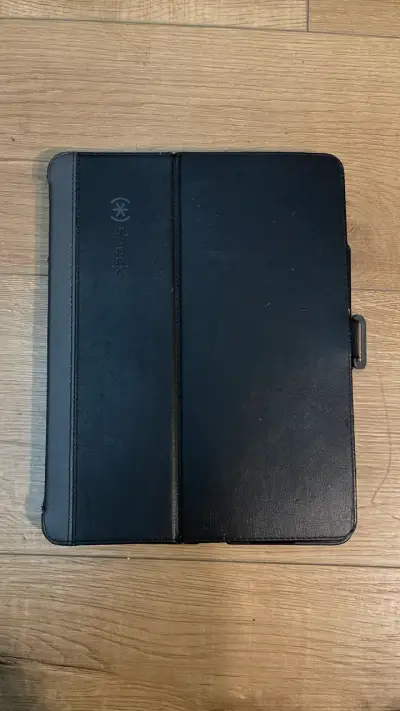 iPad con funda y lápiz - miniatura 2