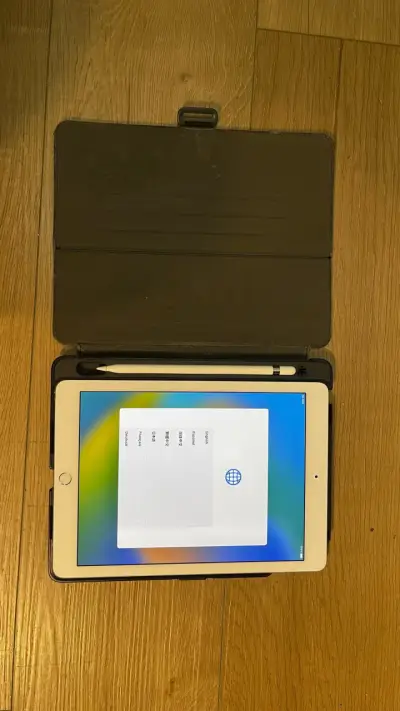 iPad con funda y lápiz - miniatura 3
