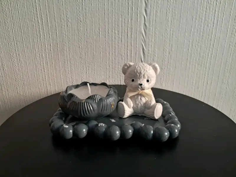 Portavelas con oso decorativo