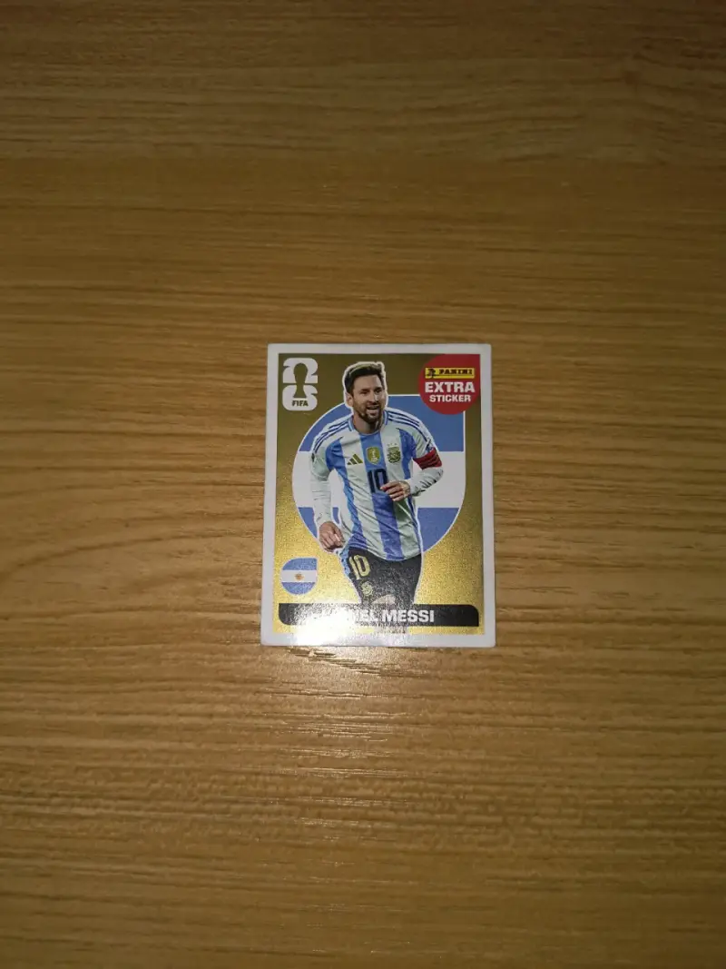 Lámina Panini Messi FIFA EXTRA DORADO - 1