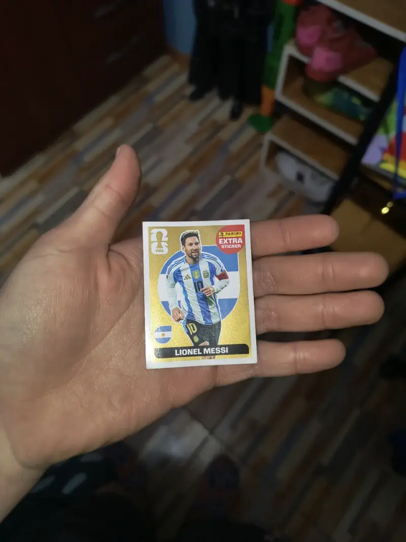 Lámina Panini Messi FIFA EXTRA DORADO - 4