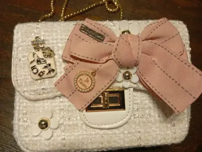 Cartera de hilo con lazo rosa - miniatura 1