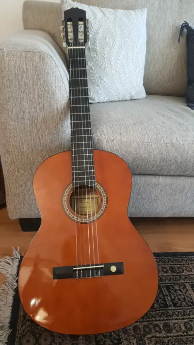 Guitarra clásica acústica brillante - miniatura 1