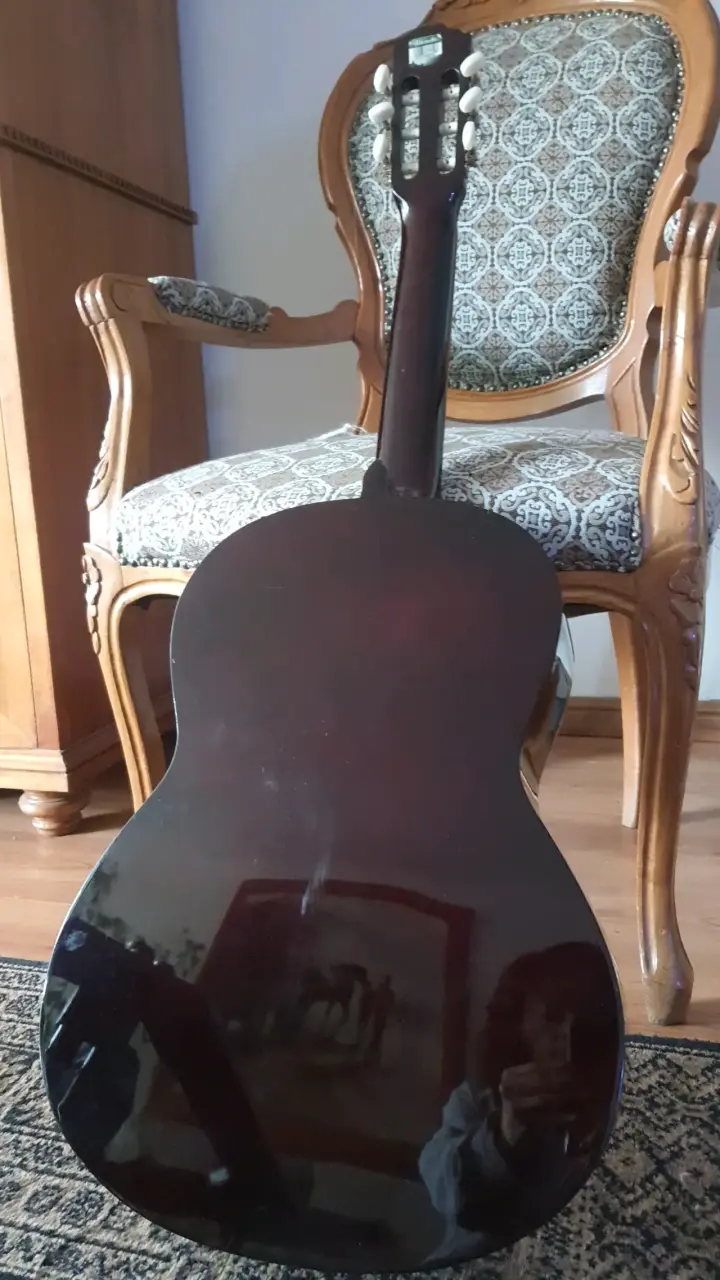 Guitarra clásica acústica brillante - 3