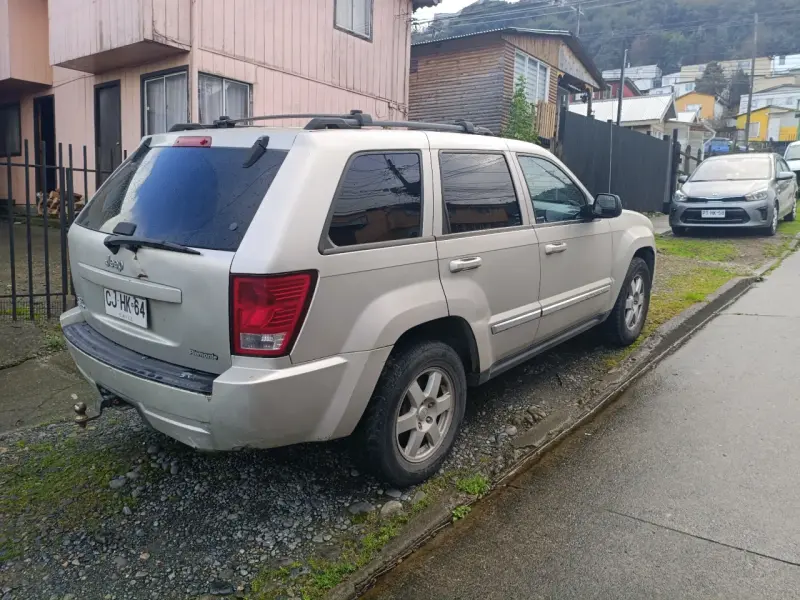 Jeep Grand cherokee Laredo SUV gris en buen estado - 2