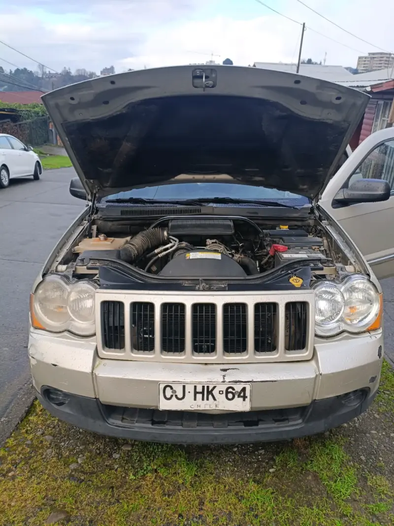 Jeep Grand cherokee Laredo SUV gris en buen estado - 6