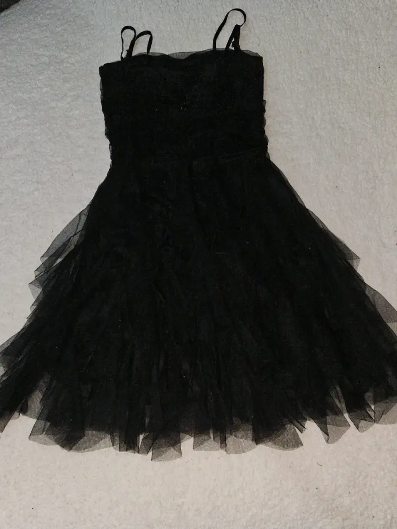 Vestido negro de tul elegante - 1