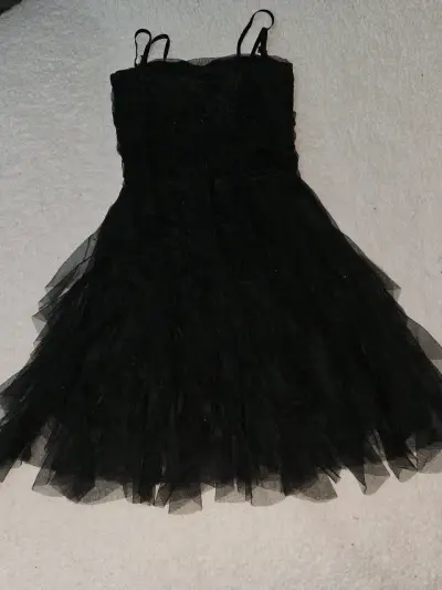 Vestido negro de tul elegante - miniatura 1