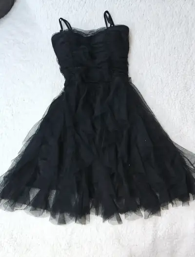 Vestido negro de tul elegante - miniatura 2