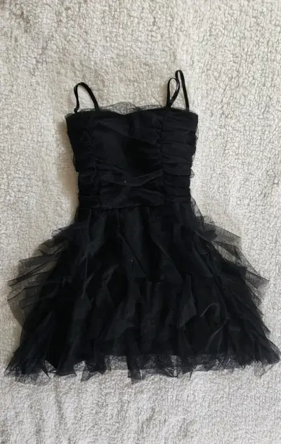 Vestido negro de tul elegante - miniatura 3
