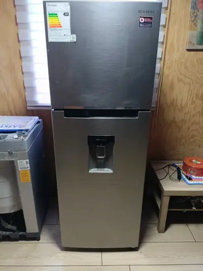Refrigerador Samsung con dispensador - miniatura 1