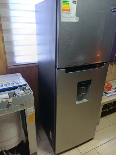 Refrigerador Samsung con dispensador - miniatura 2