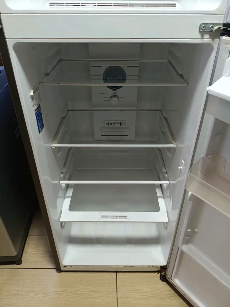 Refrigerador Samsung con dispensador - 5