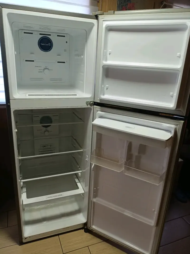 Refrigerador Samsung con dispensador - 6