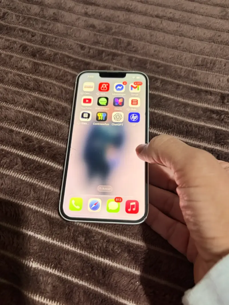 iPhone 13/128Gb en buen estado blanco - 2