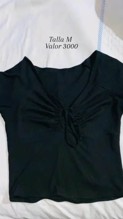 Polera rosada con encaje - miniatura 2