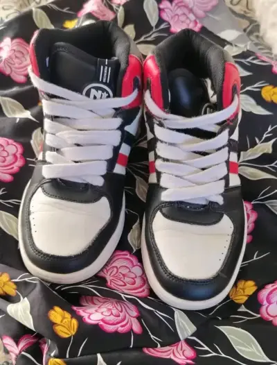 Zapatillas deportivas blanco y negro - miniatura 1