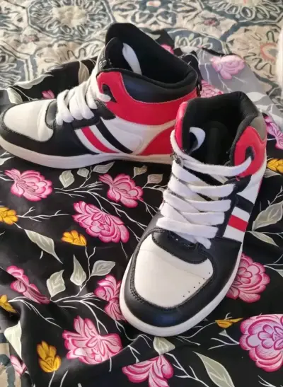 Zapatillas deportivas blanco y negro - miniatura 2