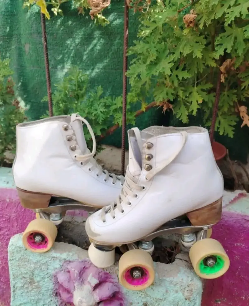 Patines de ruedas blancos vintage - 1