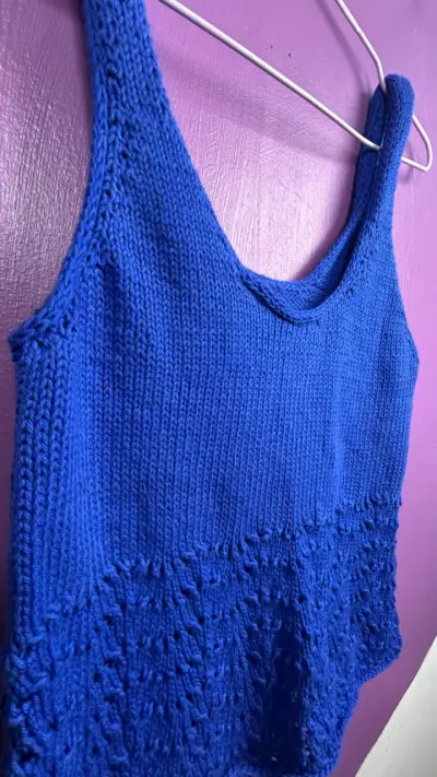 Polera sin mangas azul tejido - miniatura 2