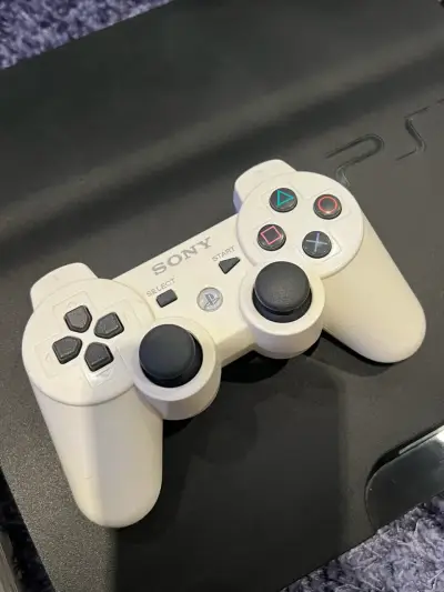 Consola PS3 con juego y control - miniatura 2