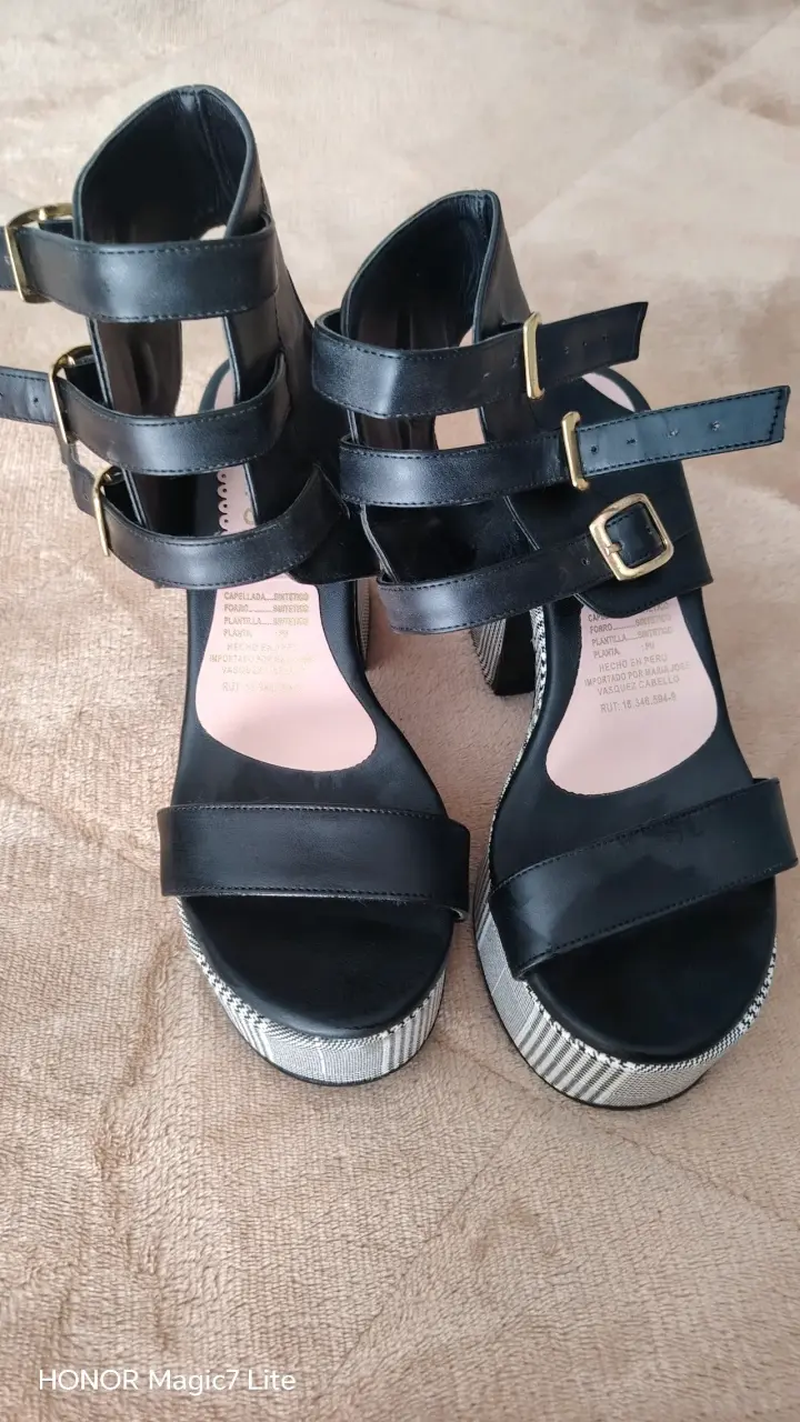 Sandalias negras con taco alto - 6