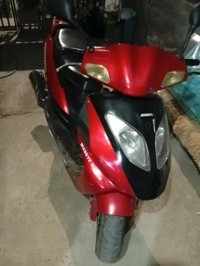 Scooter roja Wangye en buen estado - miniatura 1