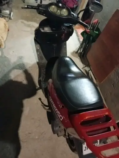 Scooter roja Wangye en buen estado - miniatura 2
