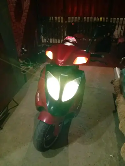 Scooter roja Wangye en buen estado - miniatura 3