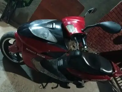Scooter roja Wangye en buen estado - miniatura 4