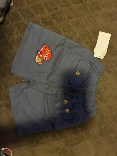 Short de niño azul con coche - miniatura 1