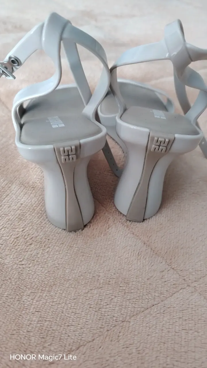 Sandalias blancas de mujer - 2