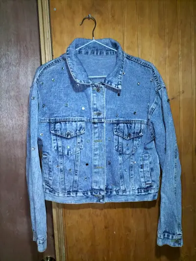 Chaqueta de mezclilla con apliques - miniatura 1