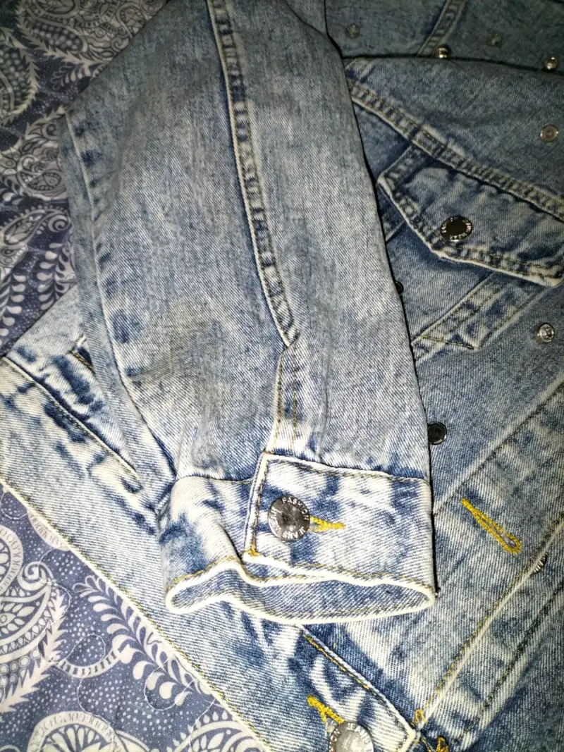 Chaqueta de mezclilla con apliques - 4