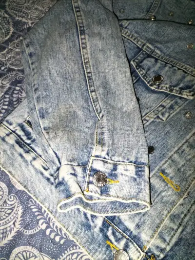 Chaqueta de mezclilla con apliques - miniatura 4