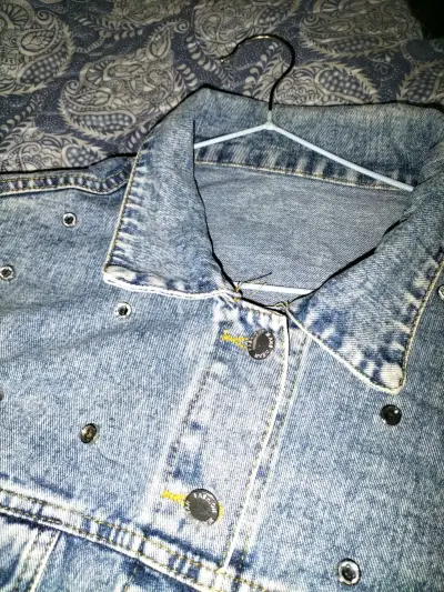 Chaqueta de mezclilla con apliques - miniatura 6
