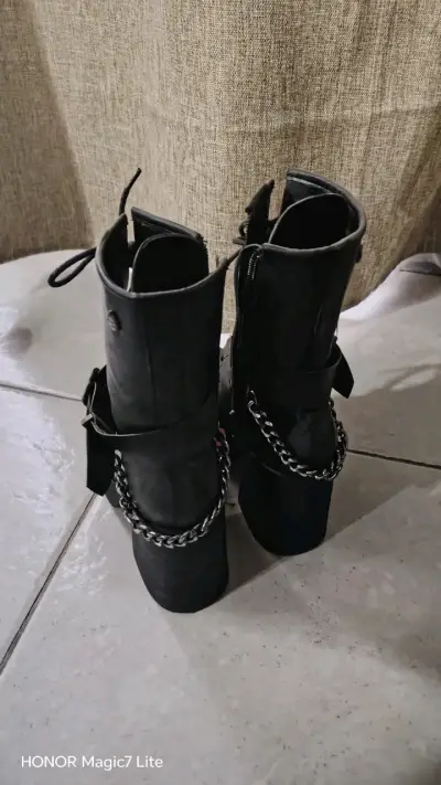 Botas negras con plataforma - miniatura 3