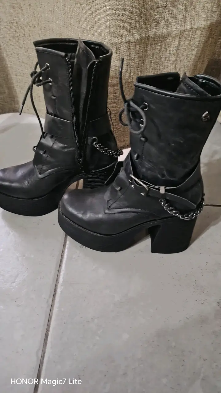 Botas negras con plataforma - 4