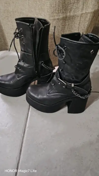 Botas negras con plataforma - miniatura 4