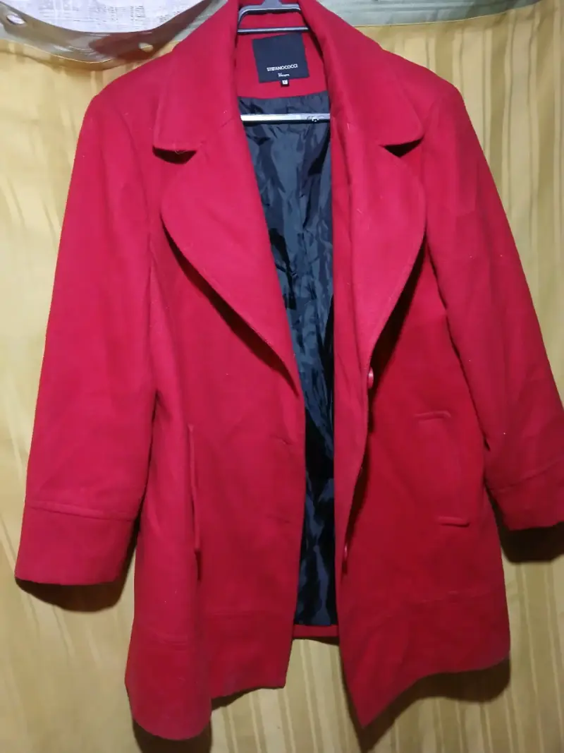 Abrigo rojo mujer - 1