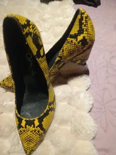 Tacones animal print amarillos - miniatura 6