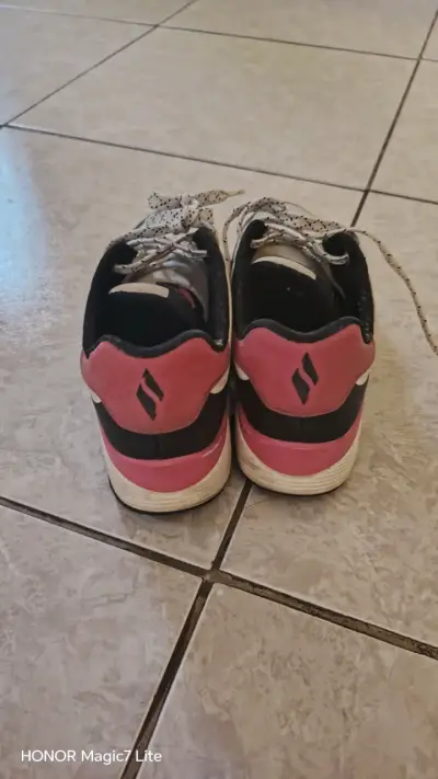 Zapatillas blancas deportivas - miniatura 3