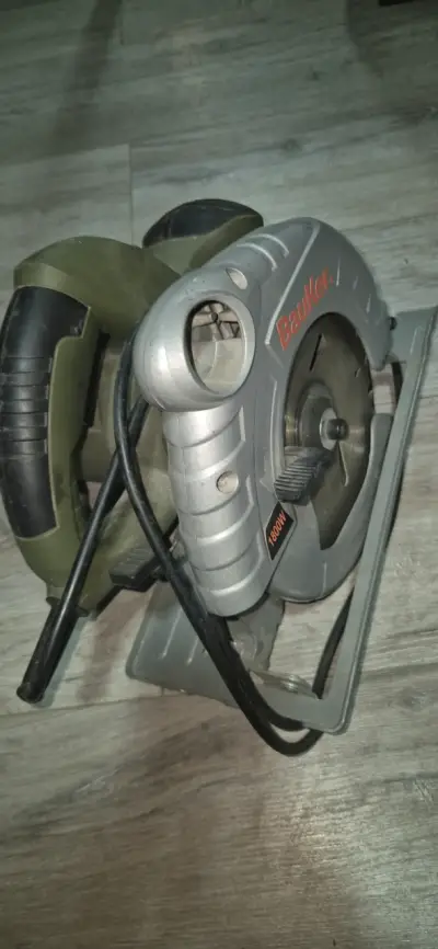 Sierra circular Bauker 1800W - miniatura 1