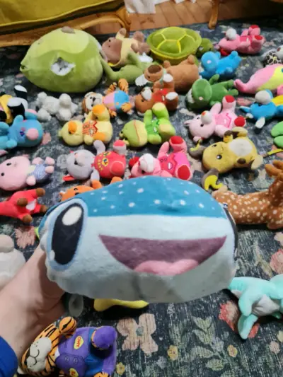 Lote de peluches coloridos - miniatura 6