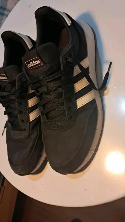 Zapatillas negras Adidas usadas - miniatura 1