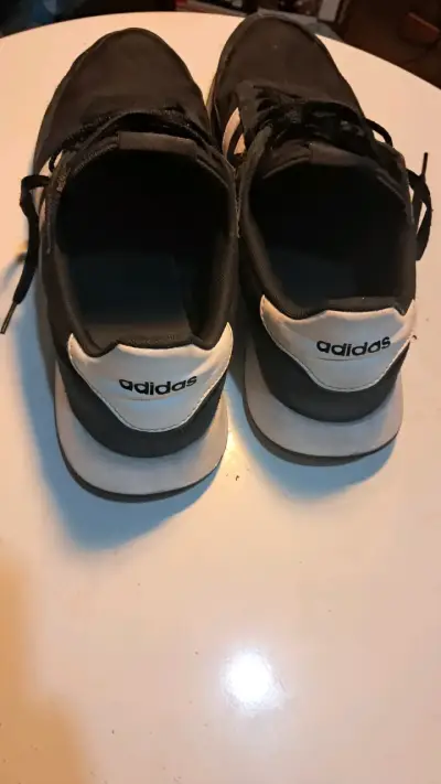 Zapatillas negras Adidas usadas - miniatura 3