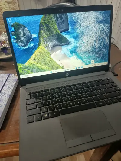 💻 Notebook HP 240 G8 Core i3 - miniatura 4
