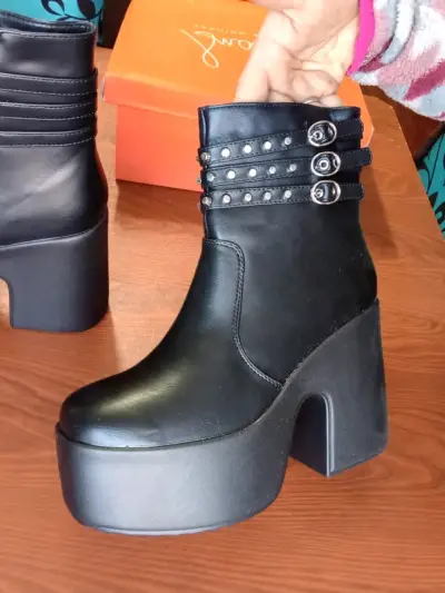 Botines negros con plataforma - miniatura 1