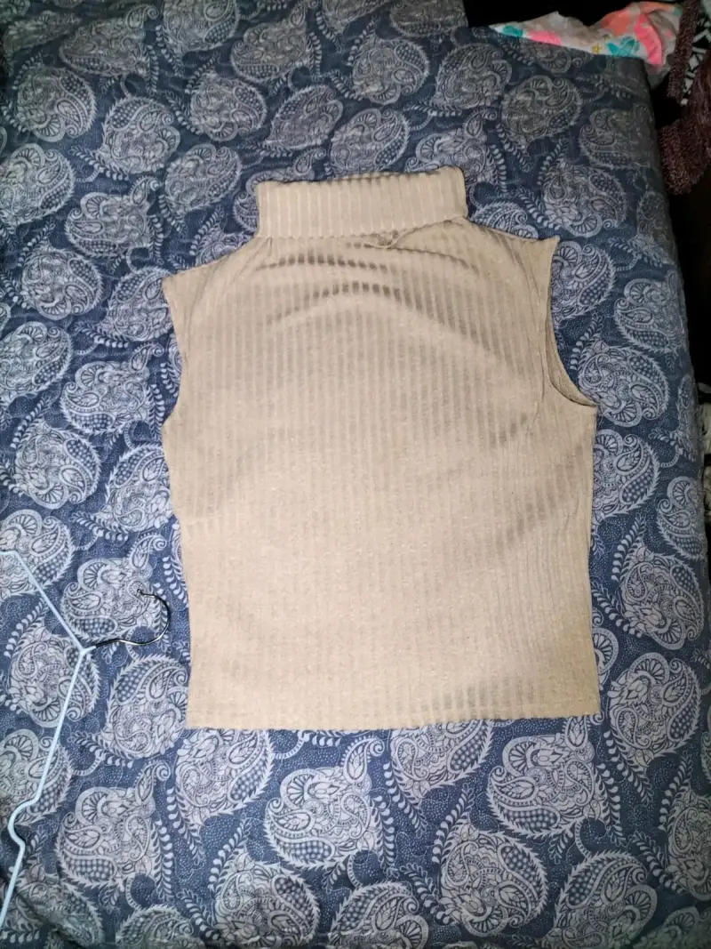 Polera sin mangas beige