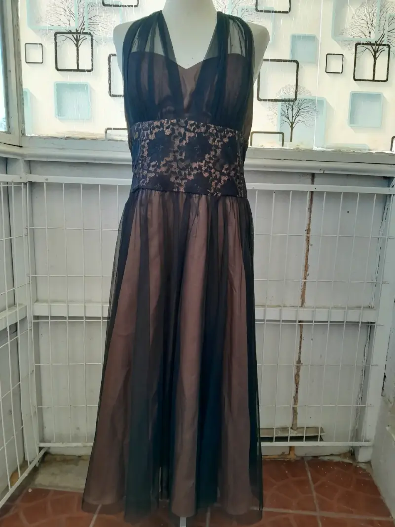 Vestido largo negro con encaje - 1